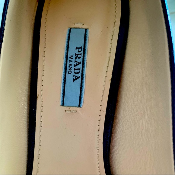 Beautiful Blue Leather Prada Pumps. - Picture 6 of 9